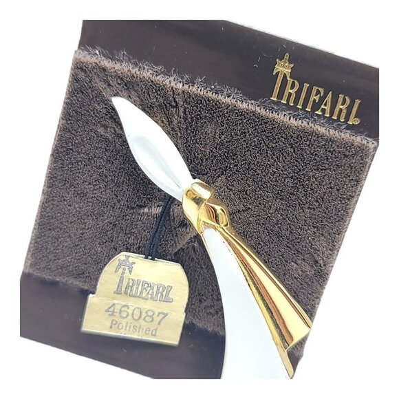 Trifari White Enamel Mid Century Abstract Scarf Ribbon Brooch New Old Stock - Picture 2 of 4